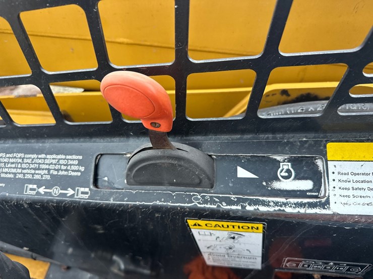 deere-240-image-31