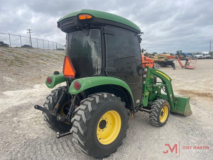 john-deere-3320-image-3