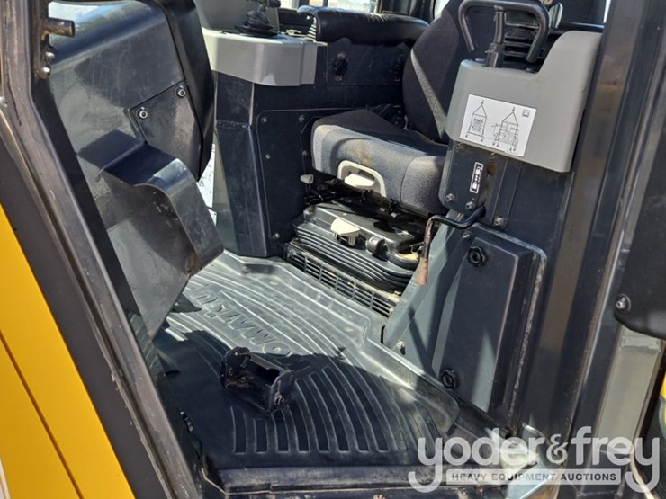 2018-komatsu-d61ex-24-image-53