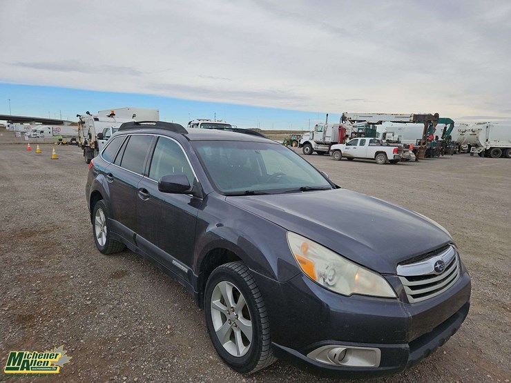 2011-subaru-outback-image-2