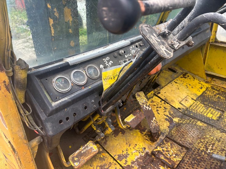 caterpillar-v180-image-44