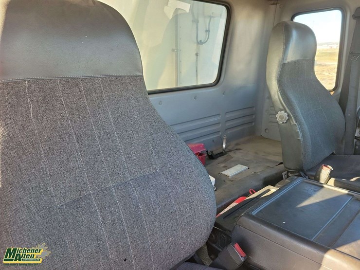 2007-gmc-t8500-image-27