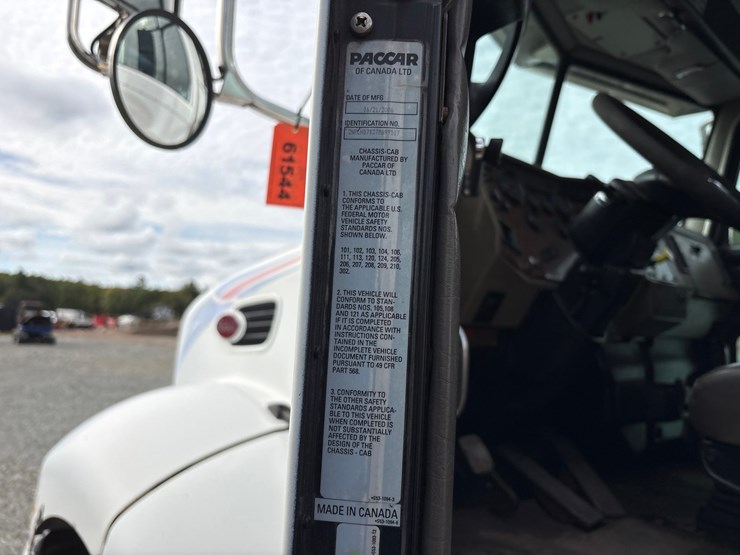 2007-peterbilt-335-image-67