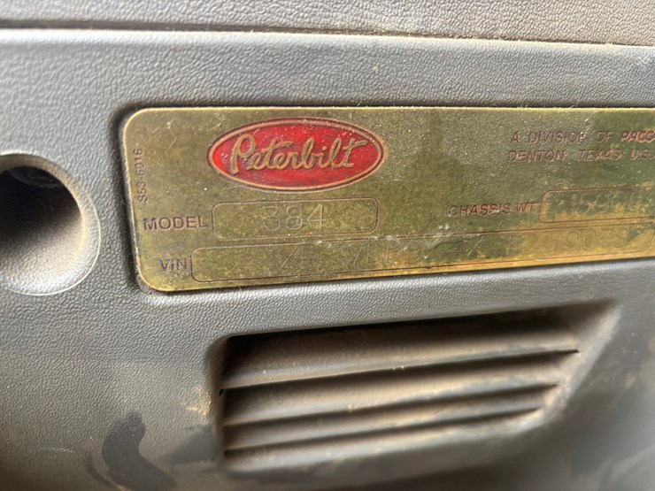 2014-peterbilt-384-image-130