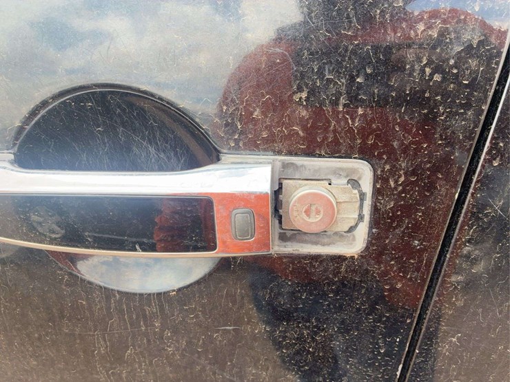 2011-nissan-armada-image-12