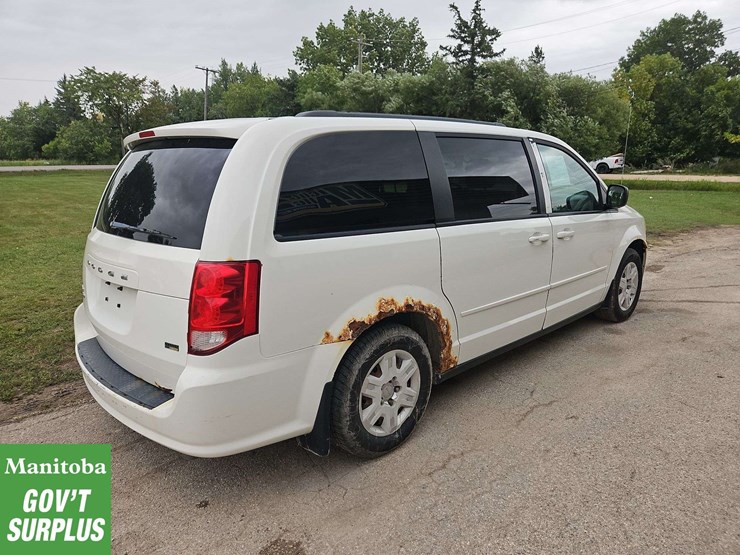 2012-dodge-grand-caravan-sxt-image-4