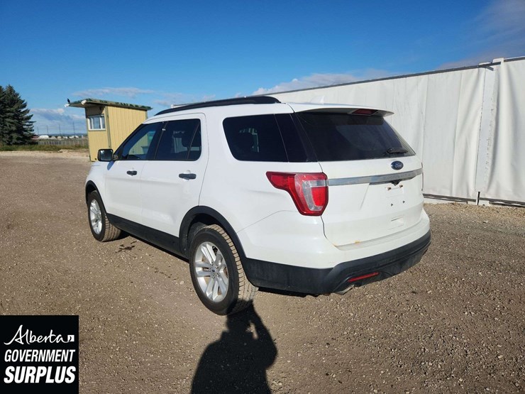 2017-ford-explorer-image-3