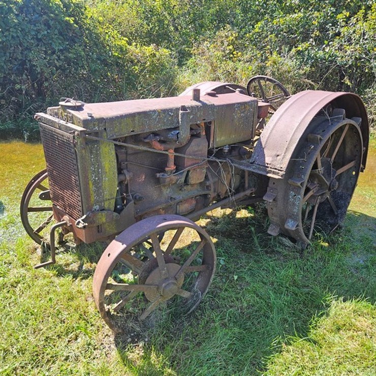 #2530 • 1939 Case C Tractor