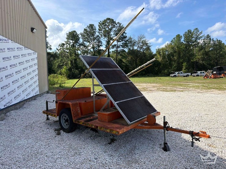 2006-automotive-transformation-solar-highway-advisory-radio-trailer-image-2