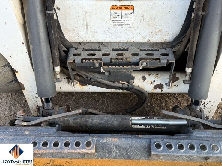 2015-bobcat-s570-image-13