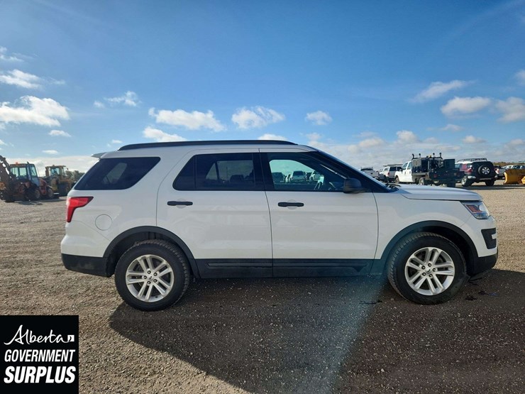 2017-ford-explorer-image-7