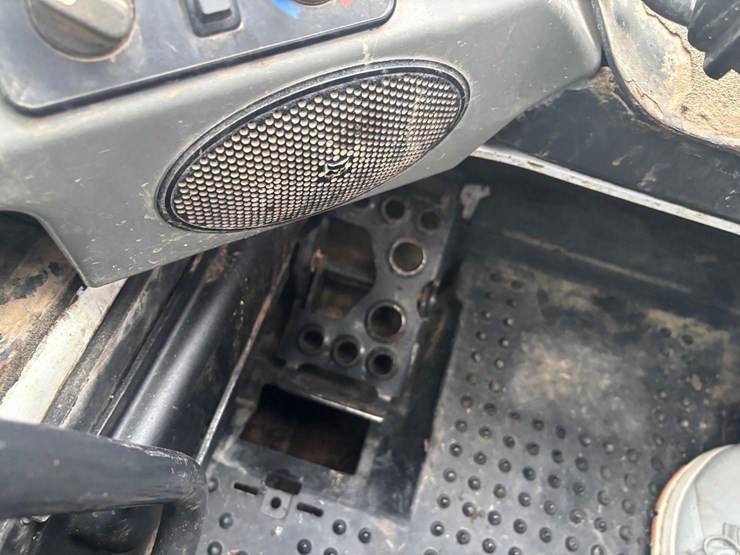 2015-bobcat-t770-image-46