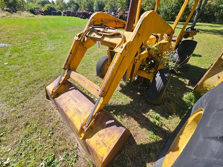 #2532-•-massey-ferguson-80b-loader-tractor-image-8