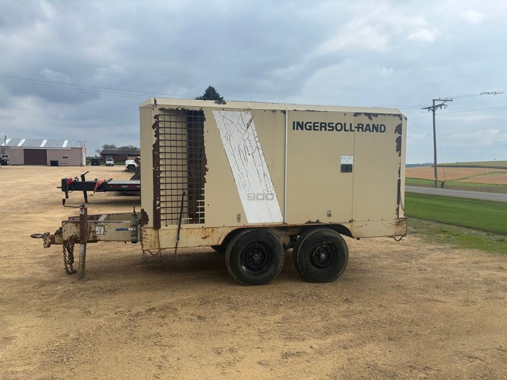 #3338-•-ingersoll-rand-ir900-towable-air-compressor-image-1