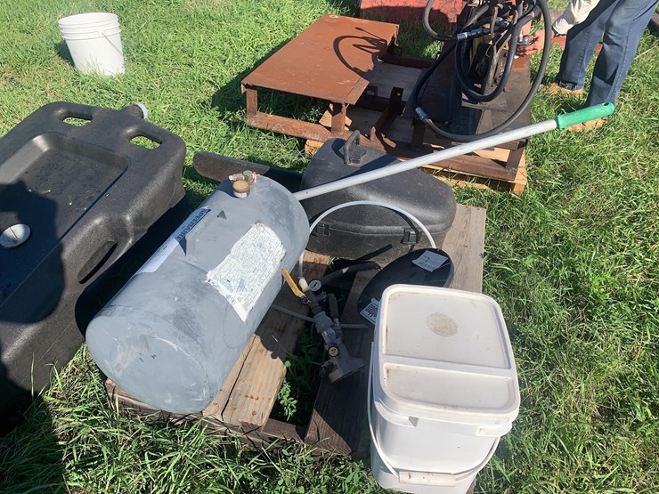 pallet-of-miscellaneous-items-image-2