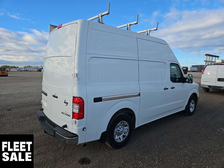 2019-nissan-nv3500hd-image-4