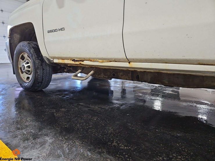 2015-chevrolet-silverado-2500hd-image-32