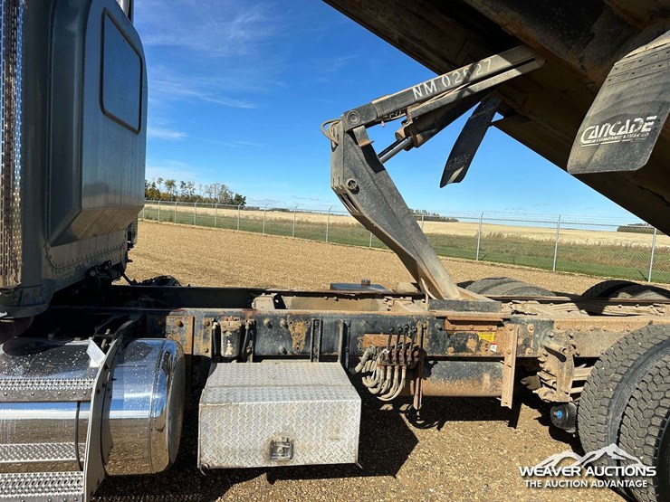 peterbilt-378-image-65