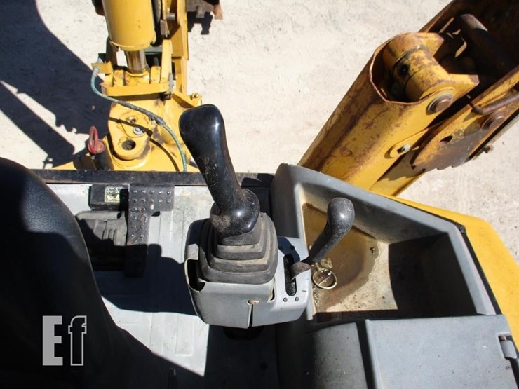 2005-caterpillar-430d-image-11
