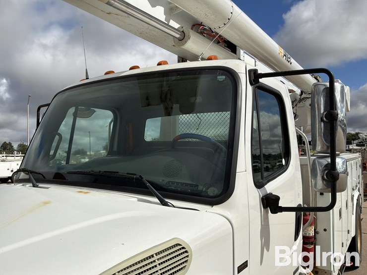 2009-freightliner-m2-106-image-14