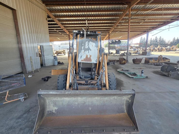 2014-case-580sn-image-3