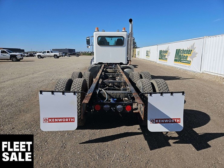2015-peterbilt-348-image-6