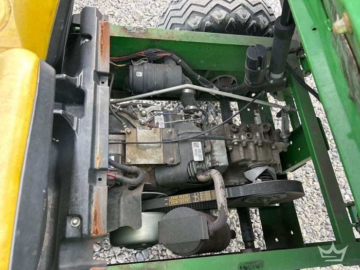 2017-john-deere-gator-image-7