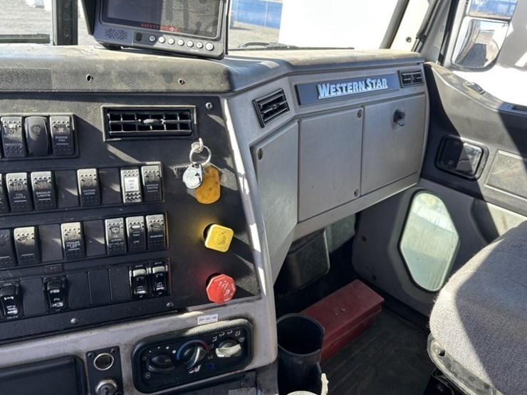 2012-western-star-4900-image-17