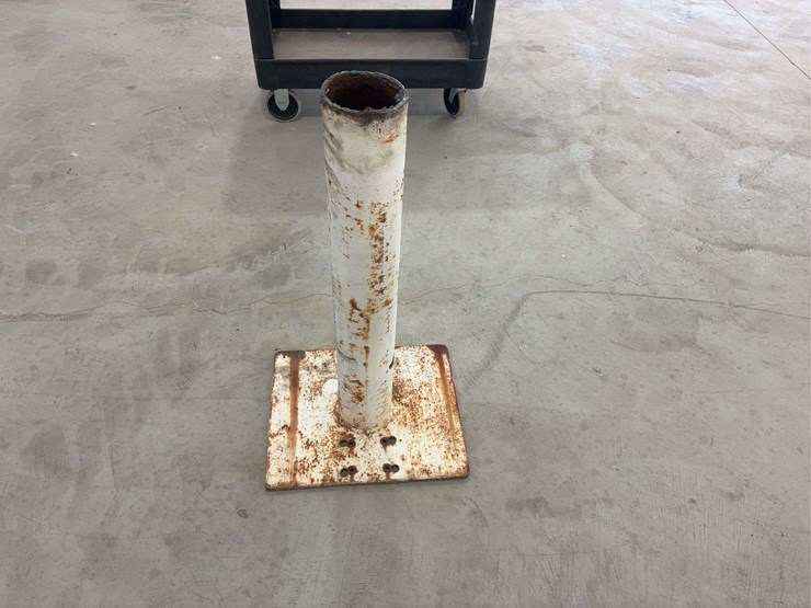 30"-tall-pedestal-image-3