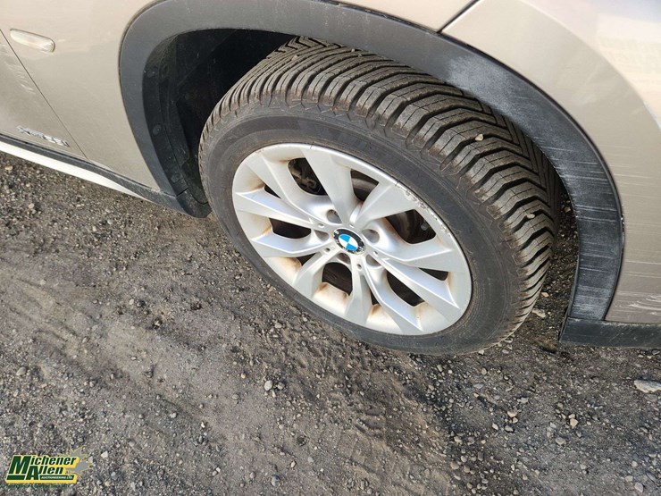 2012-bmw-x1-image-12