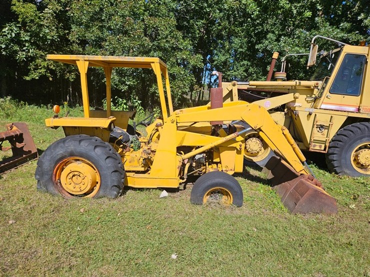 #2532-•-massey-ferguson-80b-loader-tractor-image-2