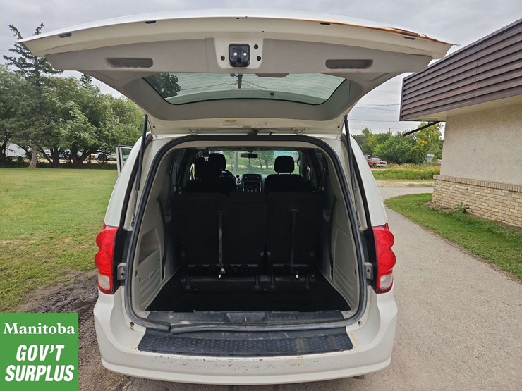 2012-dodge-grand-caravan-sxt-image-32