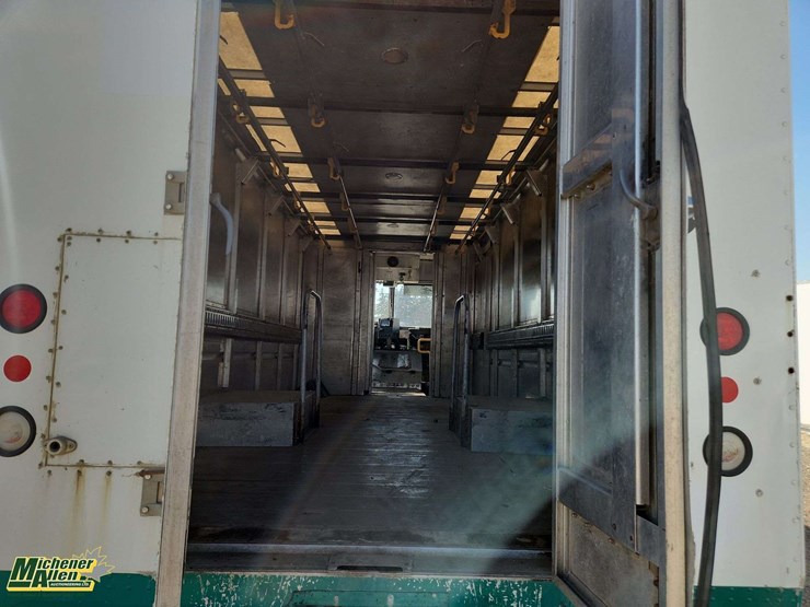 2014-freightliner-mt45-image-29