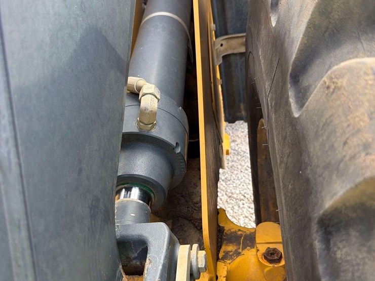 2022-john-deere-524-image-19