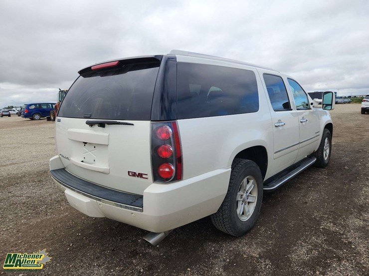 2014-gmc-yukon-xl-denali-image-4