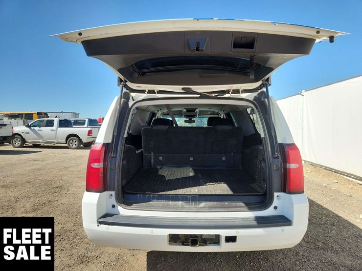 2015-chevrolet-suburban-image-15