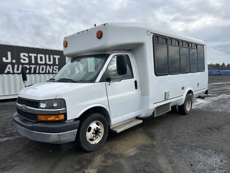 2016-chevrolet-express-paratransit-bus-image-1