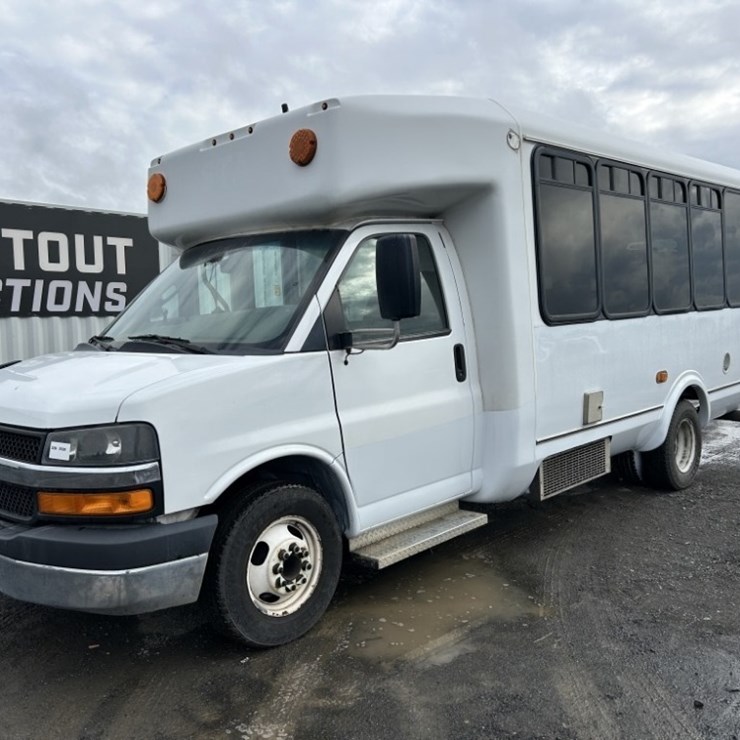 2016 Chevrolet Express Paratransit Bus