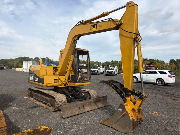 caterpillar-307-image-4