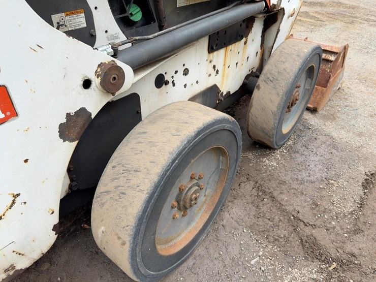 2008-bobcat-s220-image-12