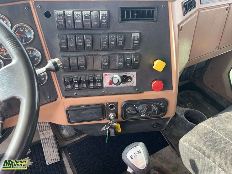 2016-western-star-4900-image-15