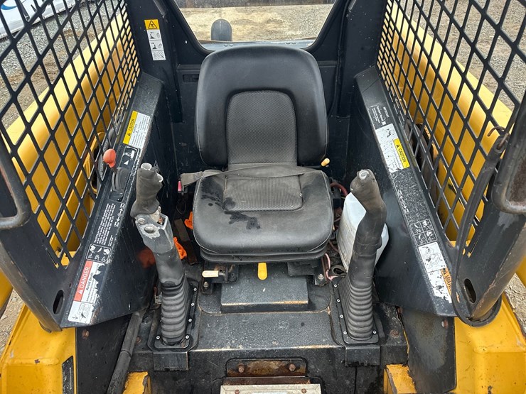 deere-240-image-28