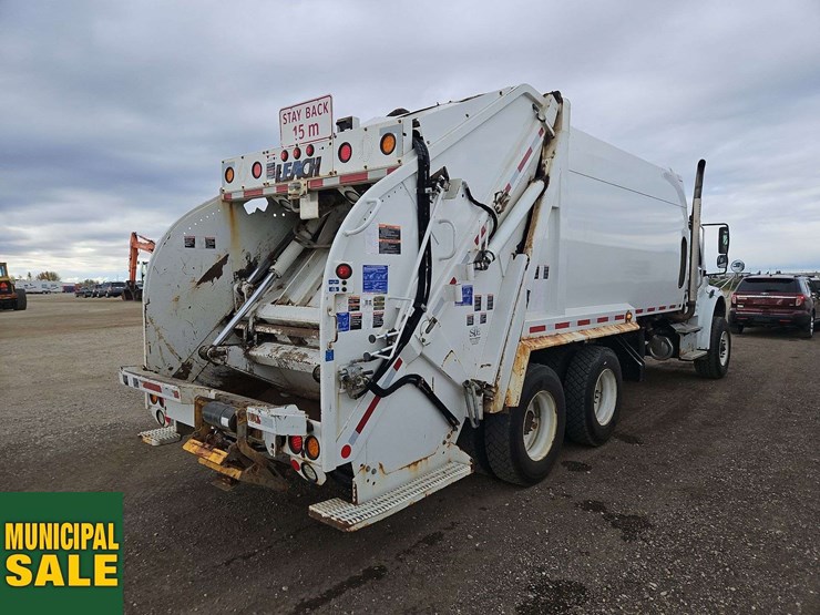 2019-freightliner-m2-106-image-4