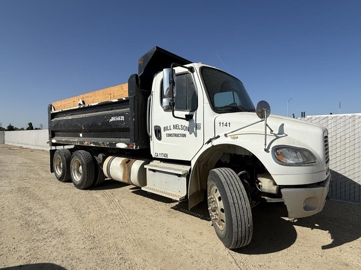 2018-freightliner-m2-dump-truck-image-1