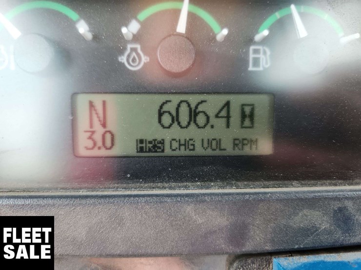2016-deere-450j-image-13