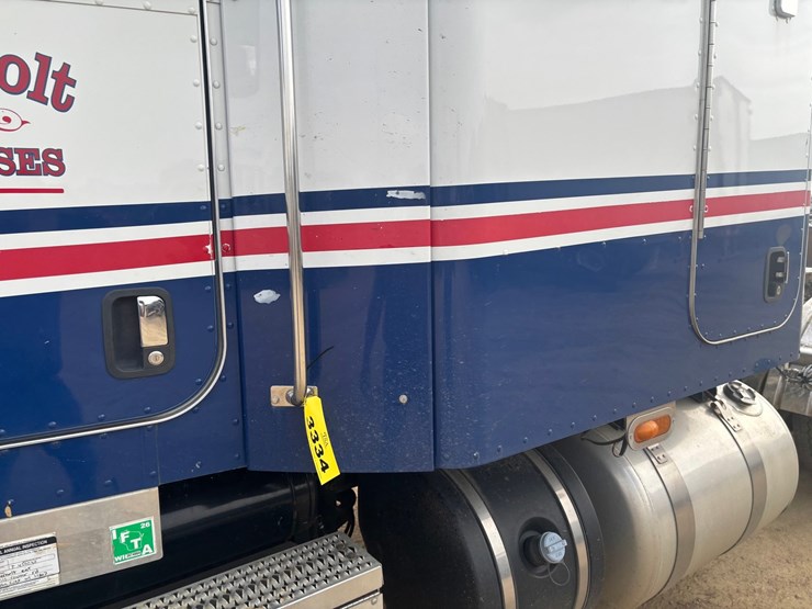 2014-peterbilt-384-image-14