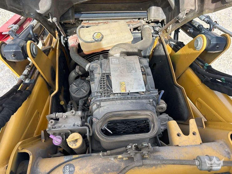 2017-caterpillar-420f2-it-image-7