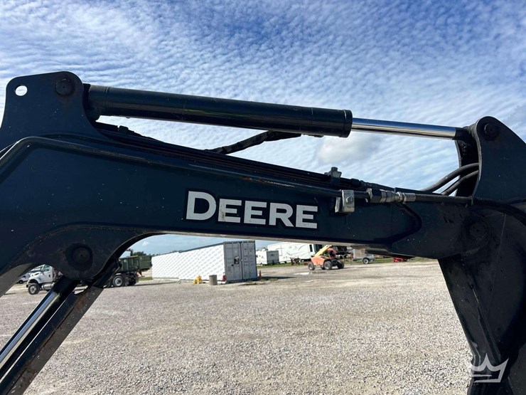 2017-deere-26g-image-16