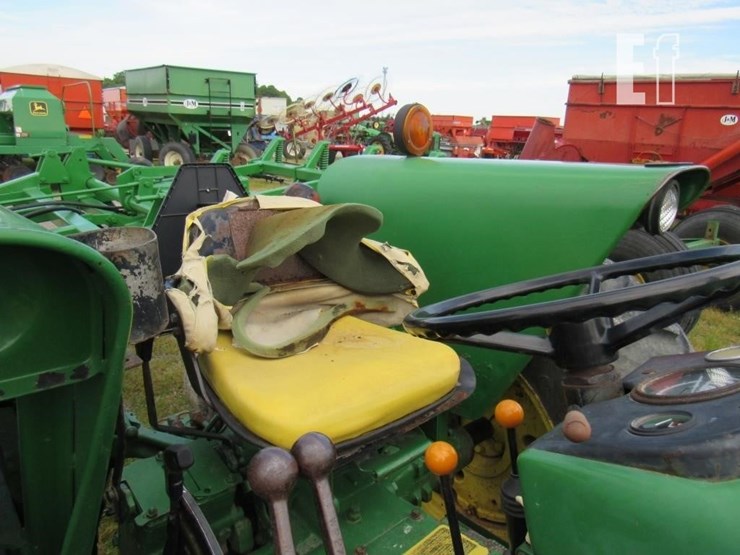 john-deere-2440-image-18