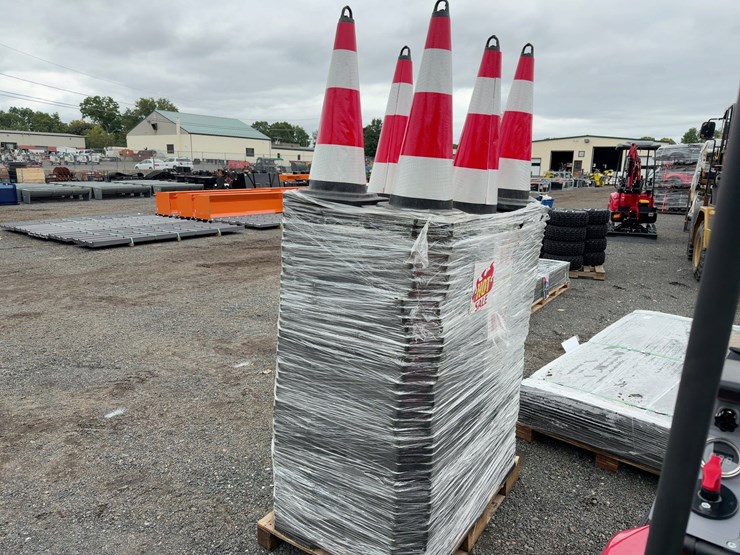 large-quantity-of-traffic-cones-image-3